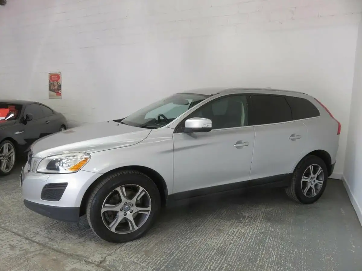 2011-volvo-xc60-24td-d5-se-lux-premium-215bhp-geartronic-big-3