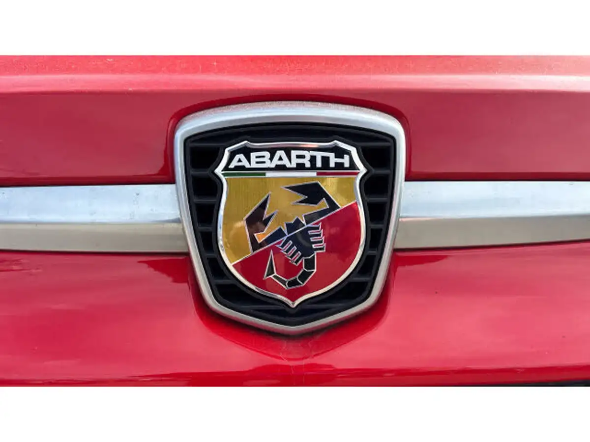 2021-abarth-595-14-tjet-big-35