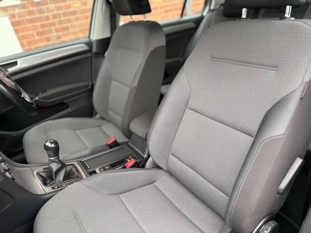 2014-volkswagen-golf-16tdi-se-ss-hatchback-5d-big-28