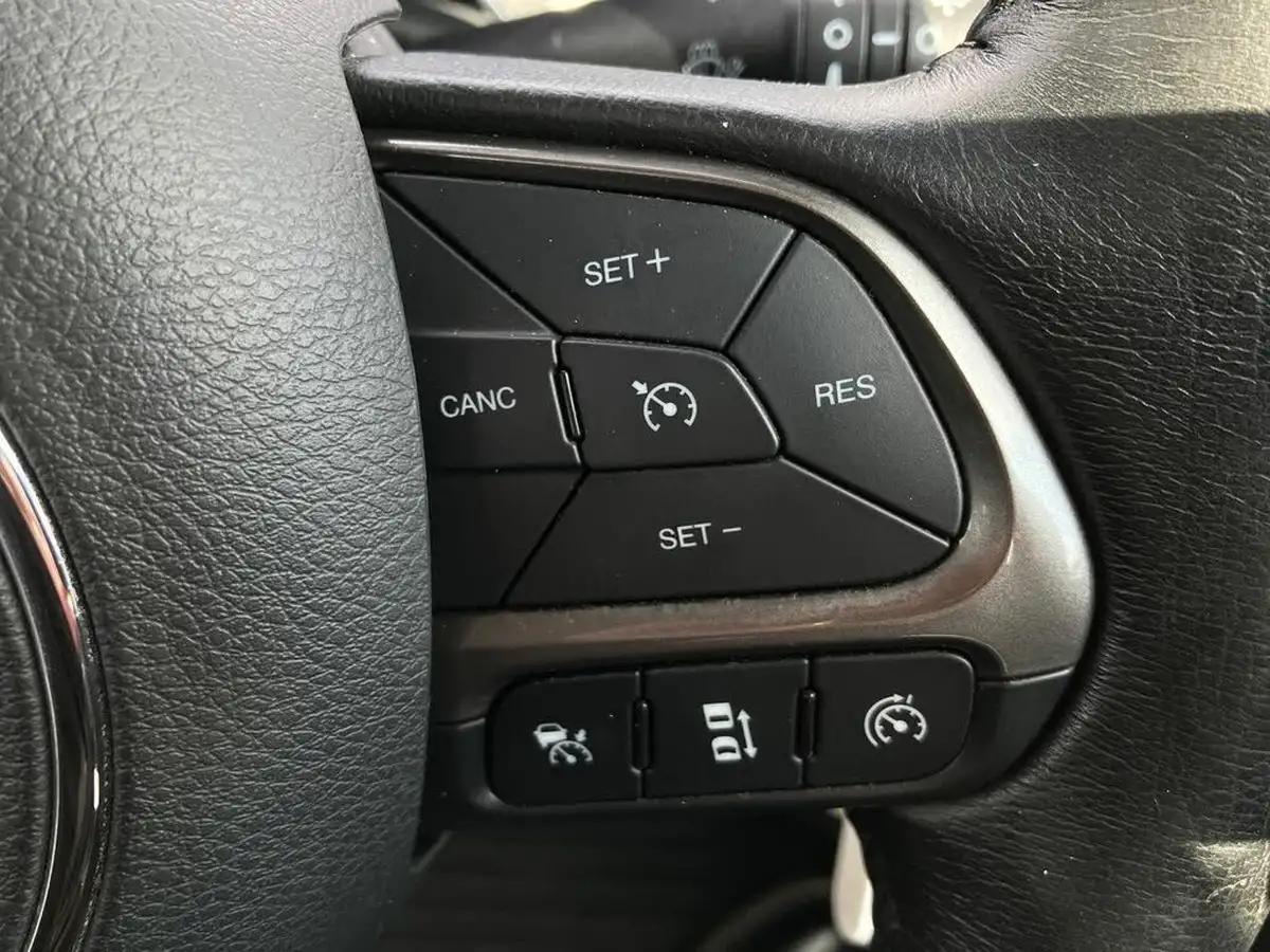 2019-jeep-renegade-10-gse-limited-big-36