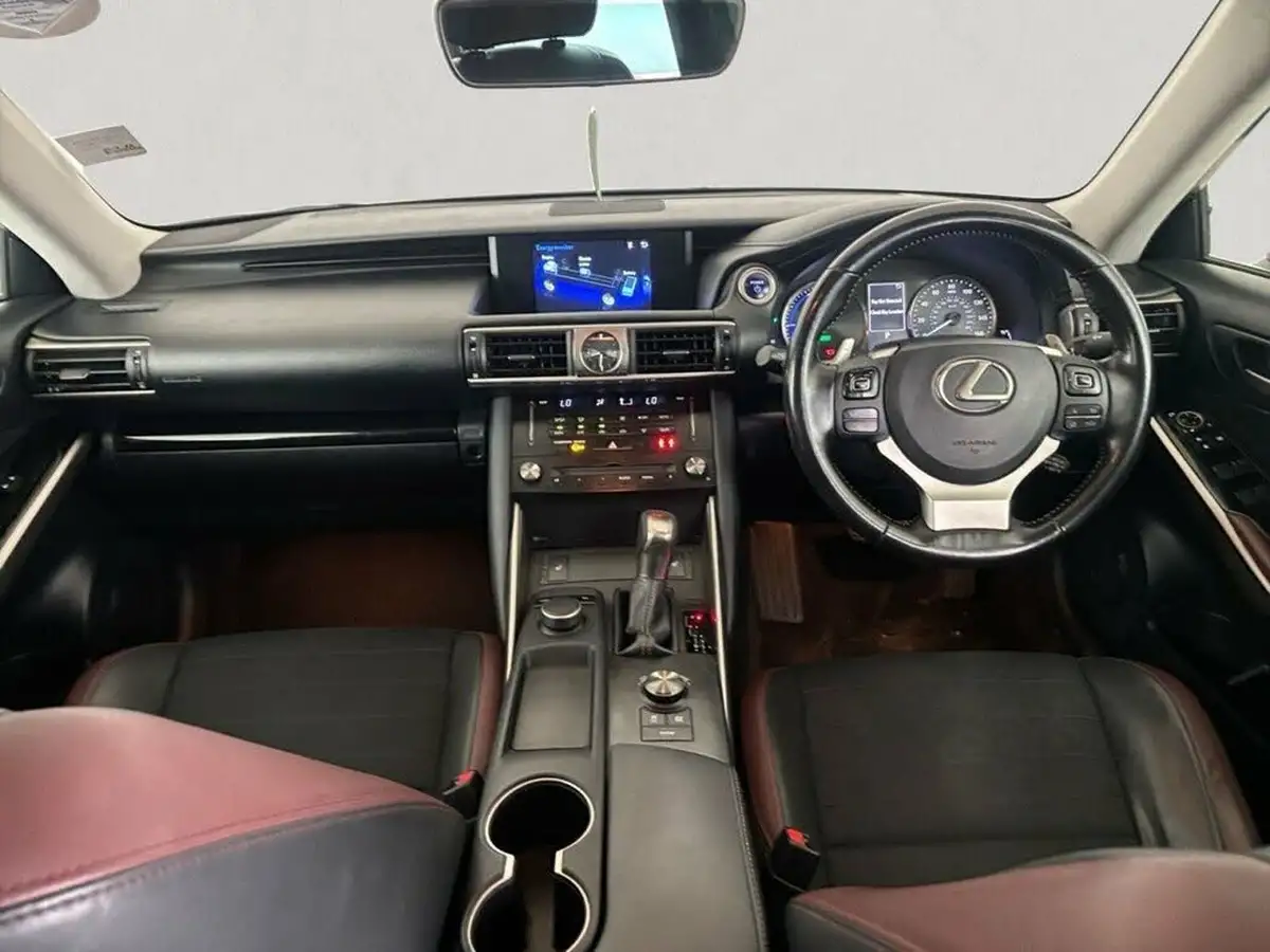 2017-lexus-is-300h-25-sport-big-24