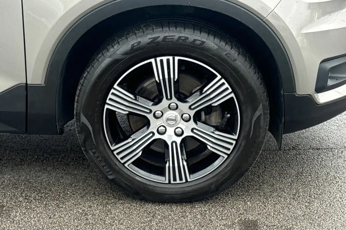 2020-volvo-xc40-20-b4-inscription-big-4
