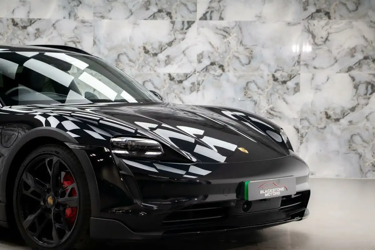2022-porsche-taycan-e-4s-cross-turismo-big-47
