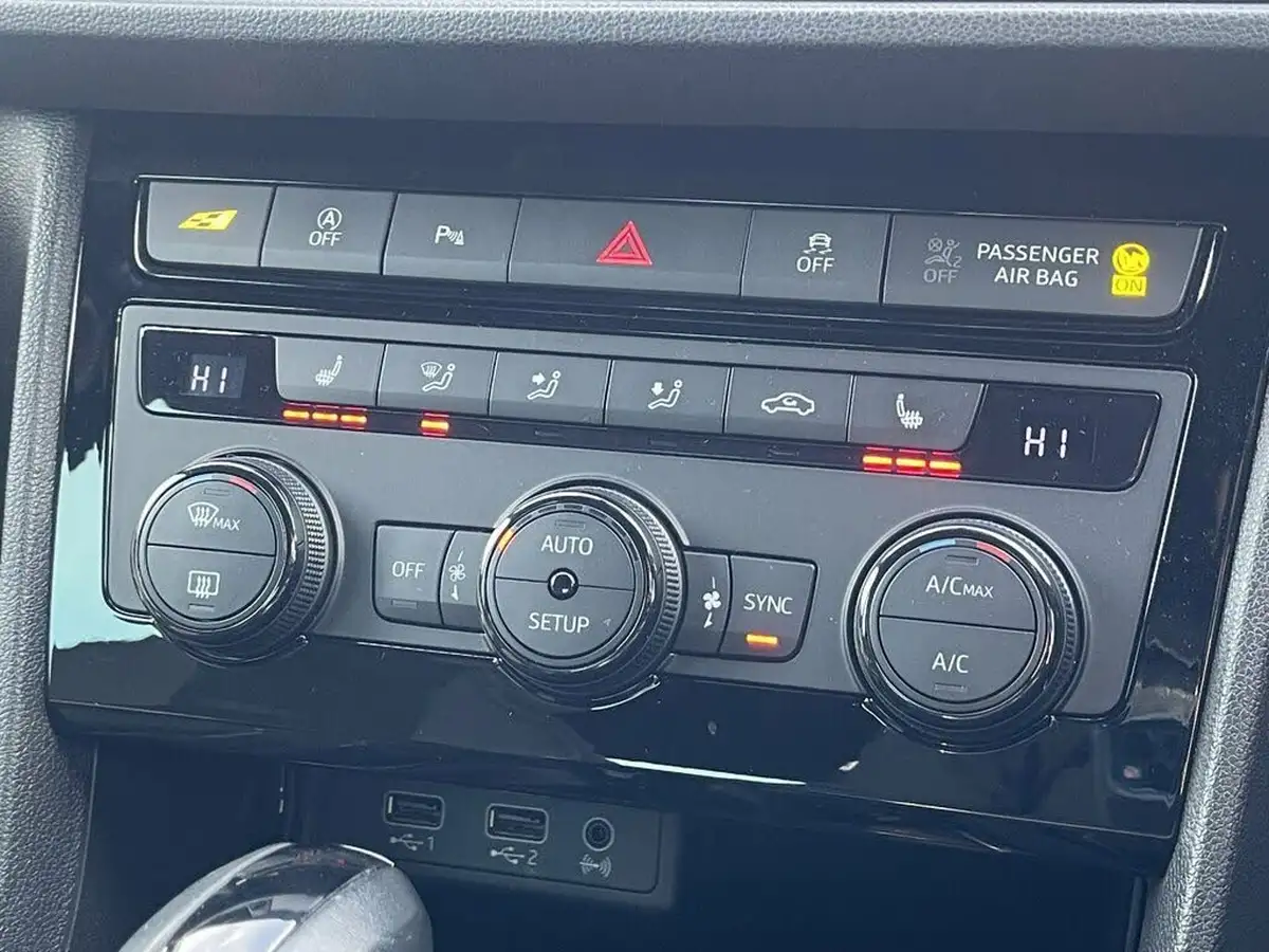 2020-seat-leon-20-tsi-cupra-lux-big-24