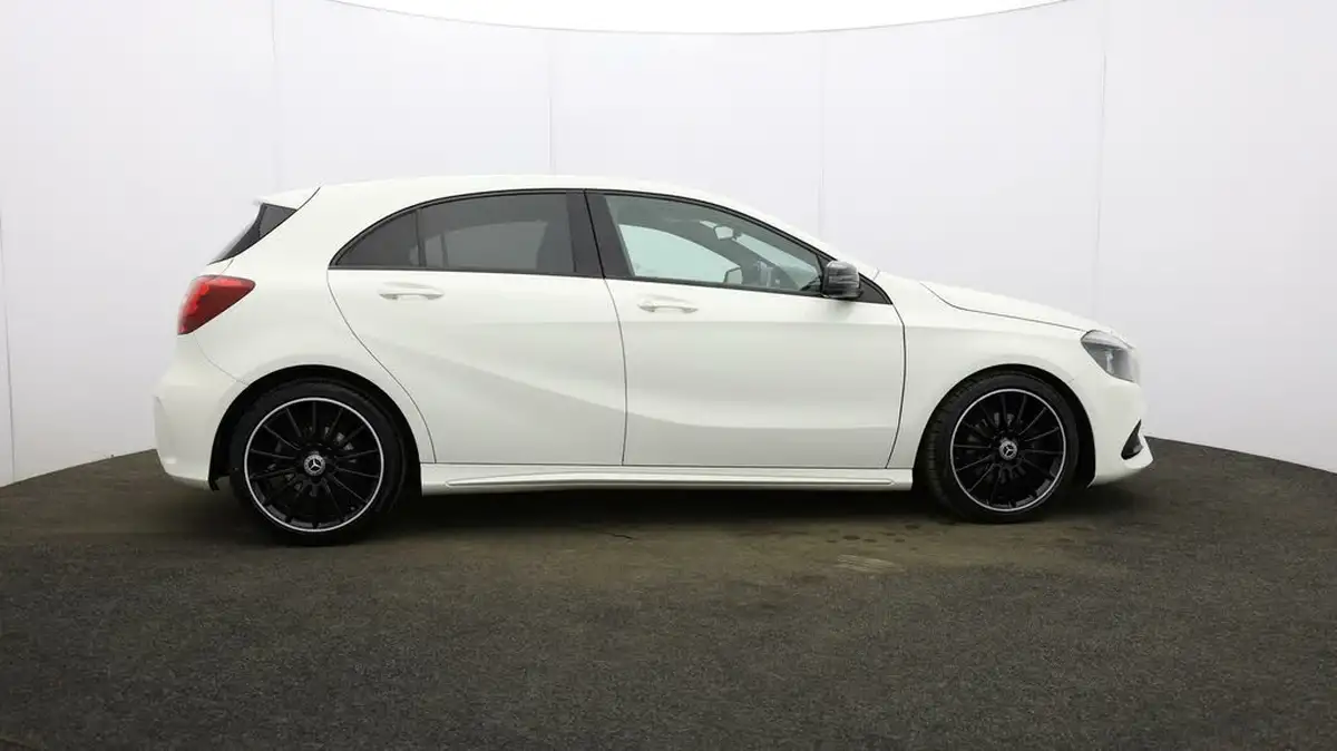 2017-mercedes-benz-a-class-16-a200-amg-line-ss-7g-dct-big-44