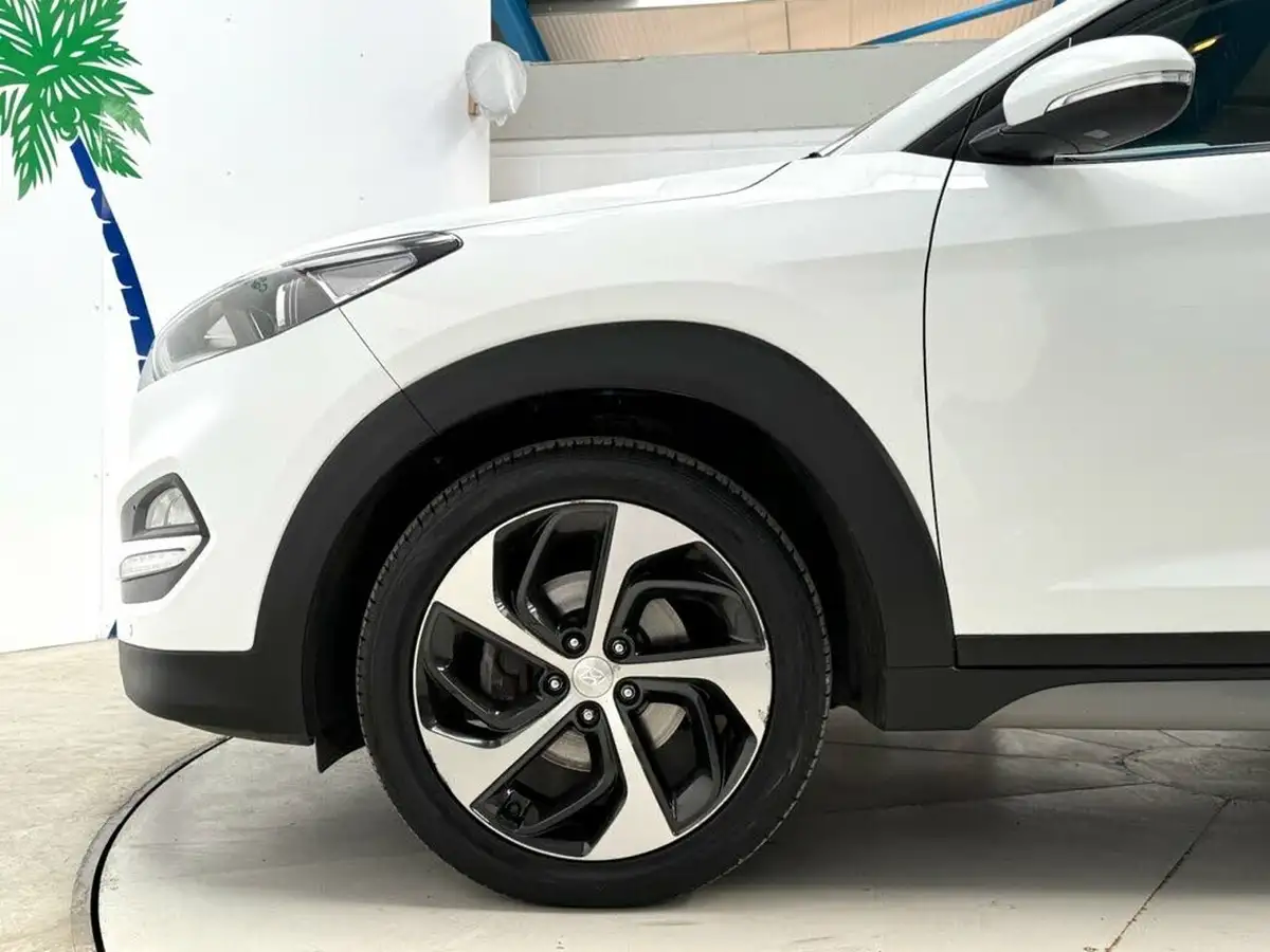 2017-hyundai-tucson-17crdi-blue-drive-premium-141ps-dct-big-10