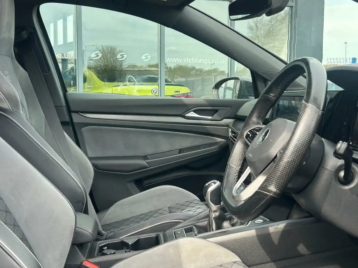 2021-volkswagen-golf-15-tsi-r-line-150ps-hatchback-big-1