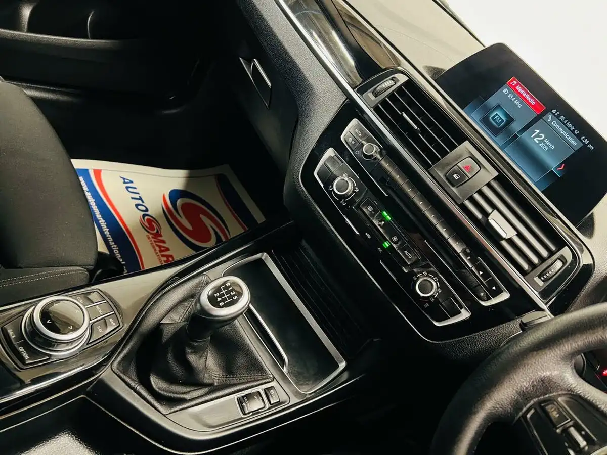 2017-bmw-1-series-20td-118d-sport-5d-big-15