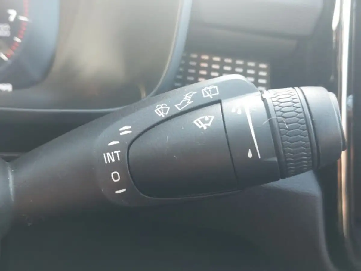 2020-volvo-xc40-15-t3-r-design-big-18