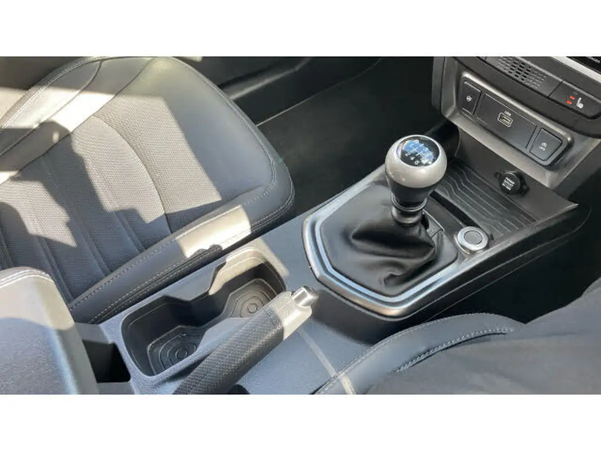 2024-kgm-ssangyong-tivoli-15-k40-big-31