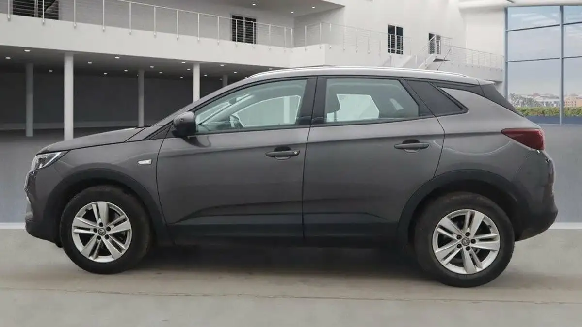 2020-vauxhall-grandland-x-15td-se-big-3