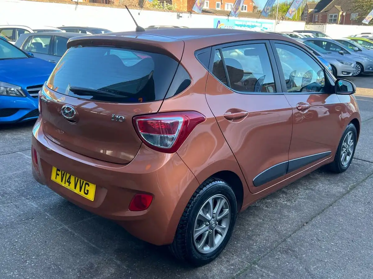 2014-hyundai-i10-10-premium-big-9