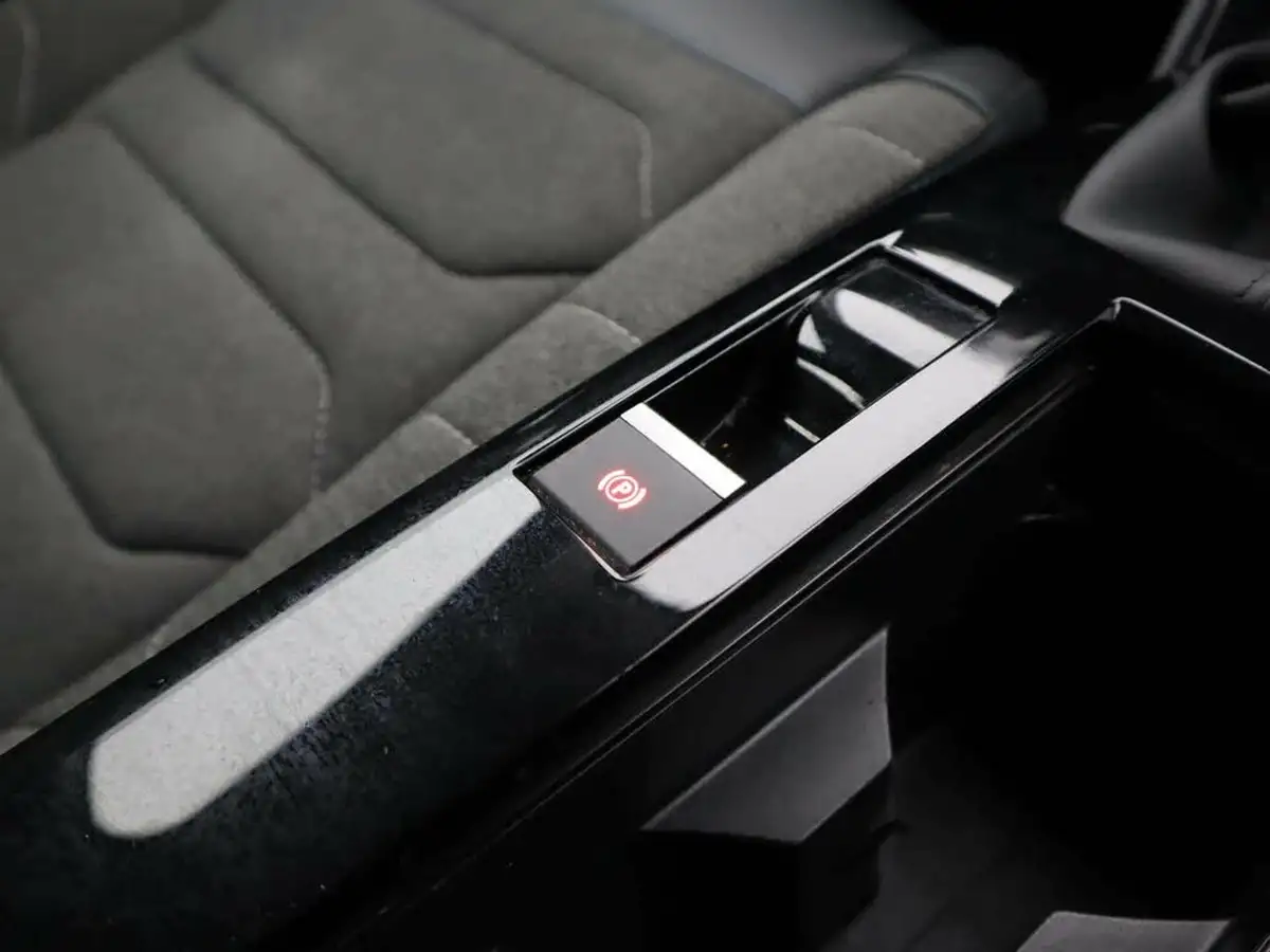 2021-citroen-c4-12-puretech-sense-plus-big-18