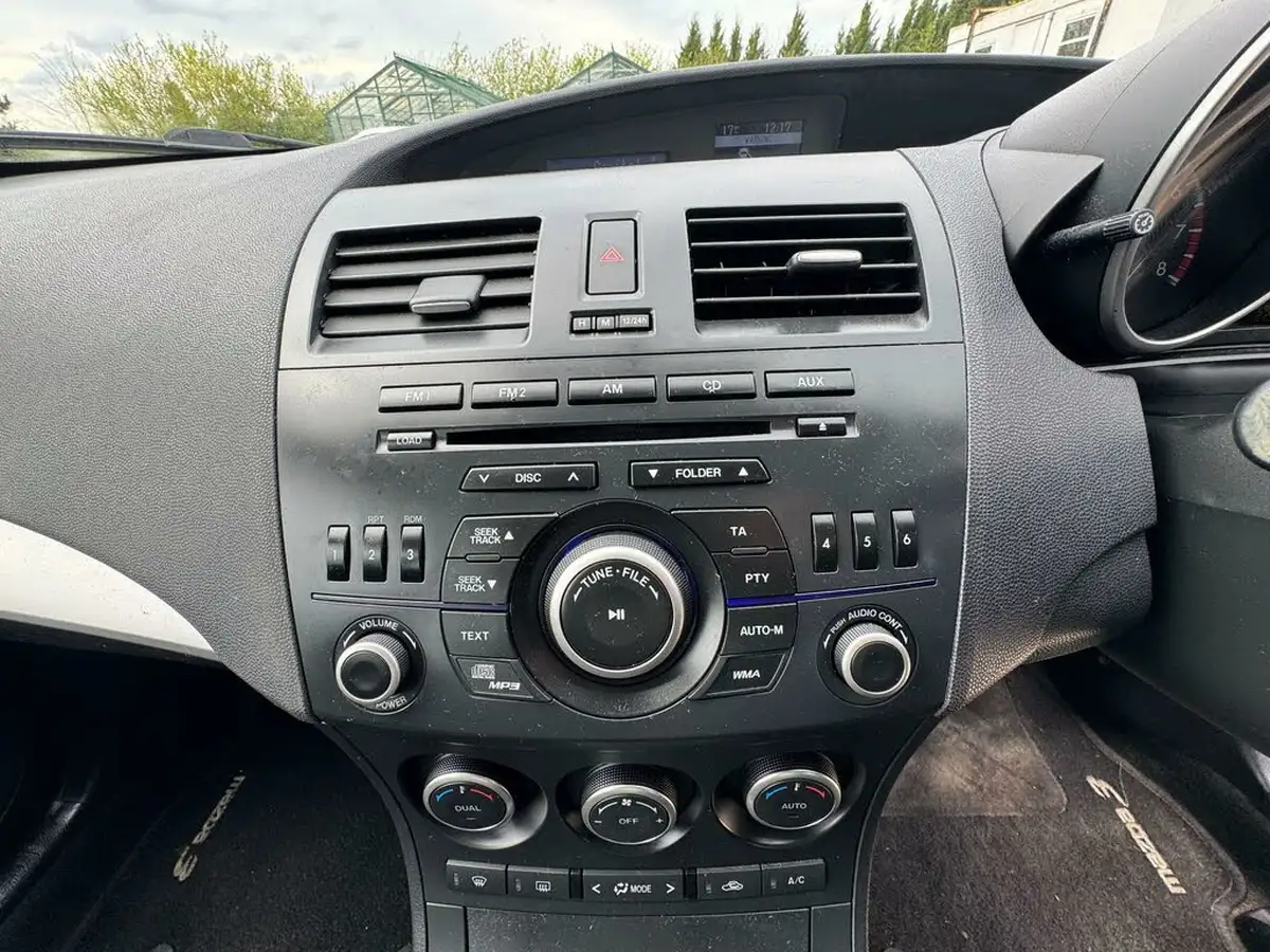 2013-mazda-mazda3-16-tamura-big-11