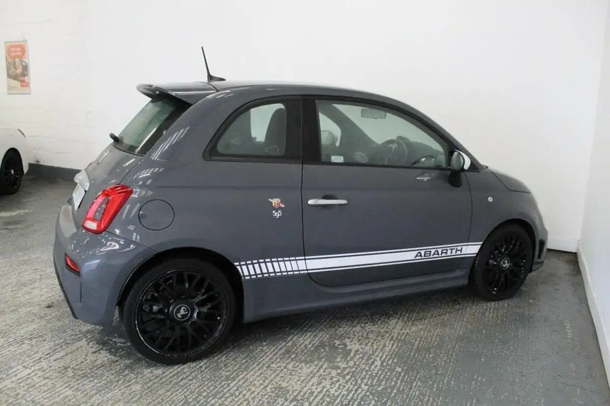 2016-abarth-595-14-tjet-big-7