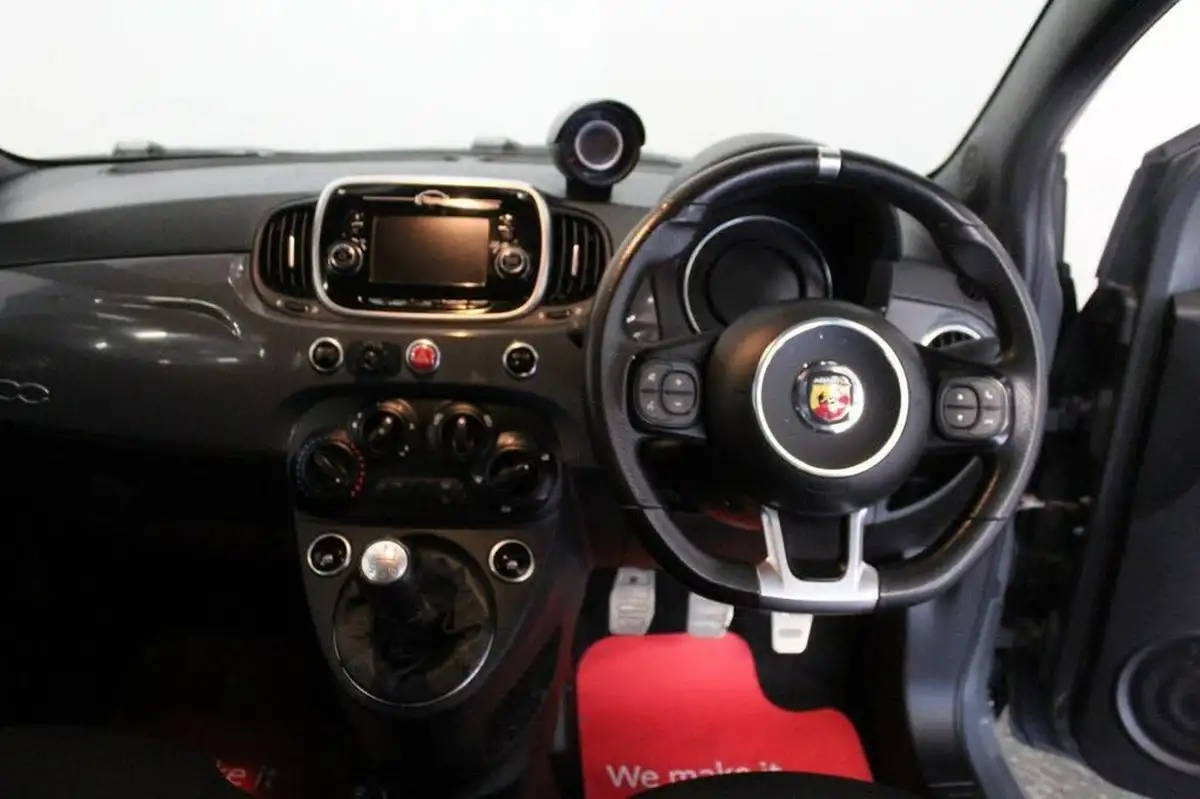 2016-abarth-595-14-tjet-big-28