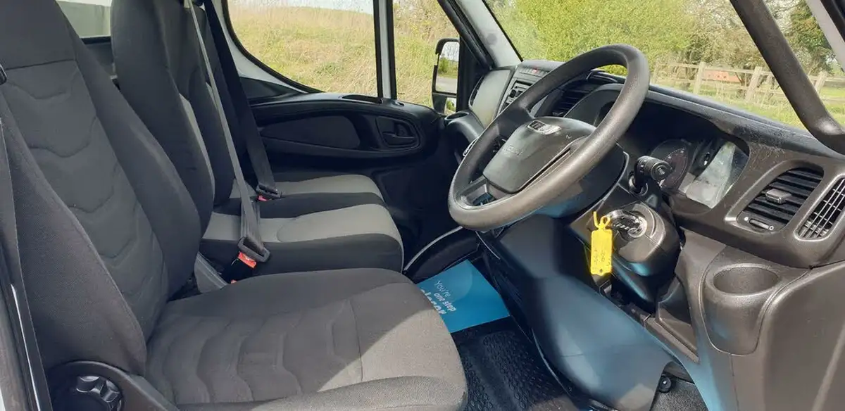 2016-iveco-daily-s-class-23td-35s11-4100-big-9