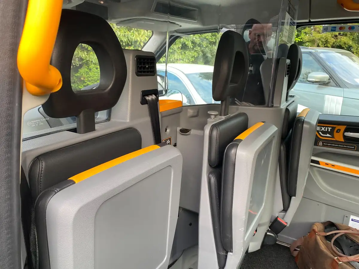 2023-levc-tx-15-vista-taxi-big-3