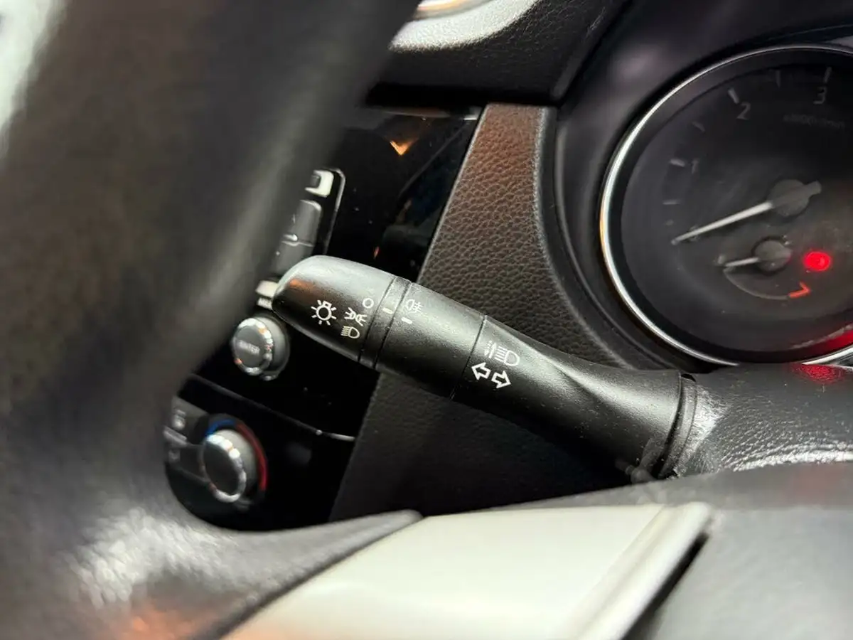 2014-nissan-qashqai-15dci-visia-big-39