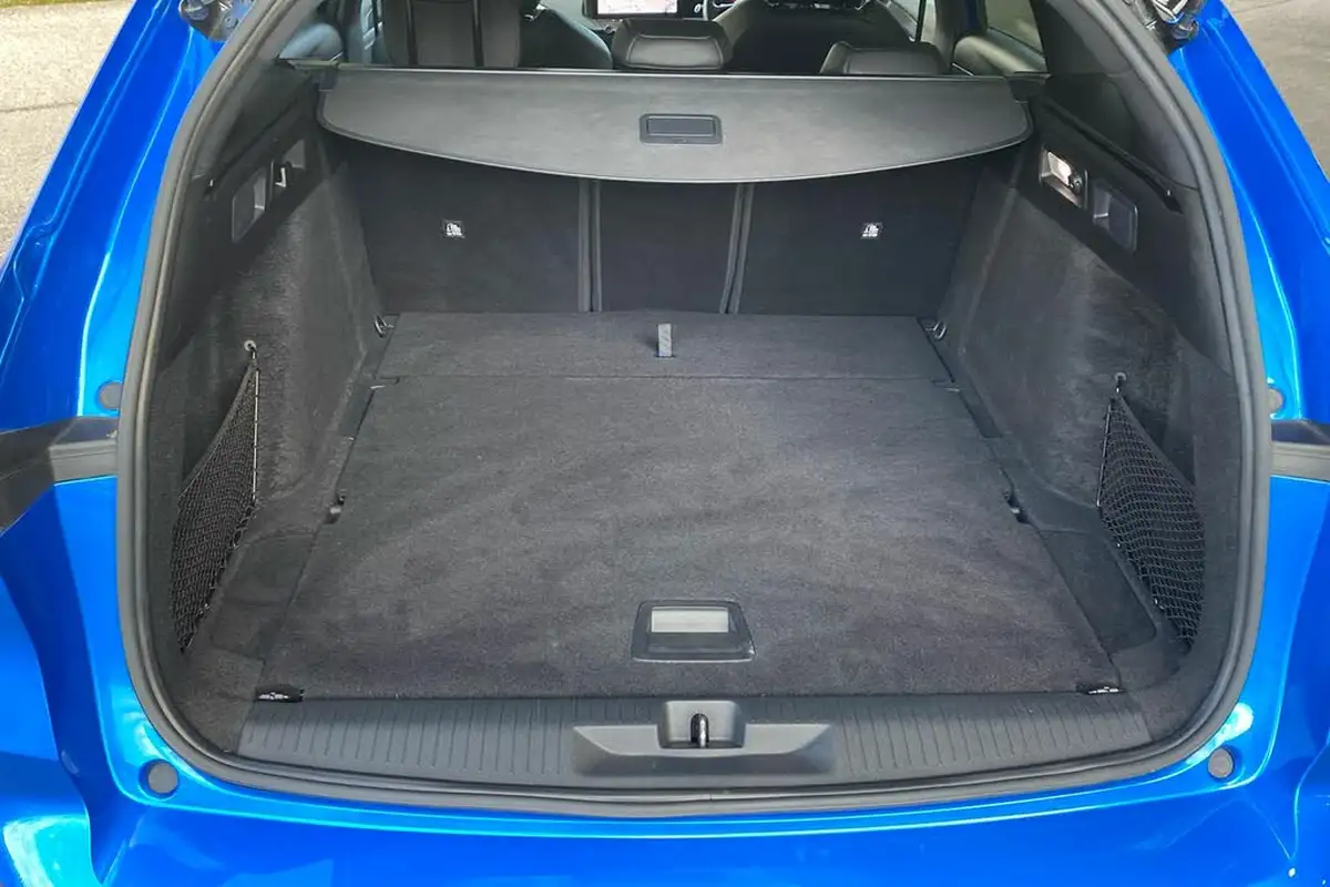 2023-vauxhall-astra-12-turbo-gs-sport-tourer-big-9