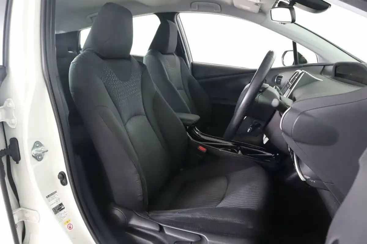 2018-toyota-prius-18-vvt-i-business-edition-plus-ss-big-41