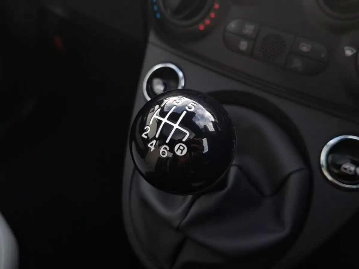 2023-fiat-500-10-dolcevita-big-14
