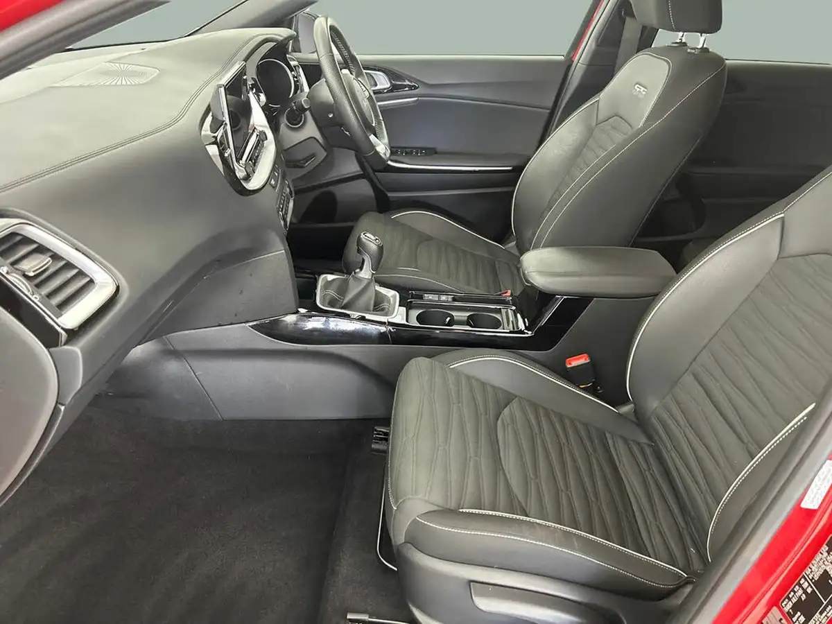 2022-kia-pro-ceed-15-t-gdi-gt-line-big-17