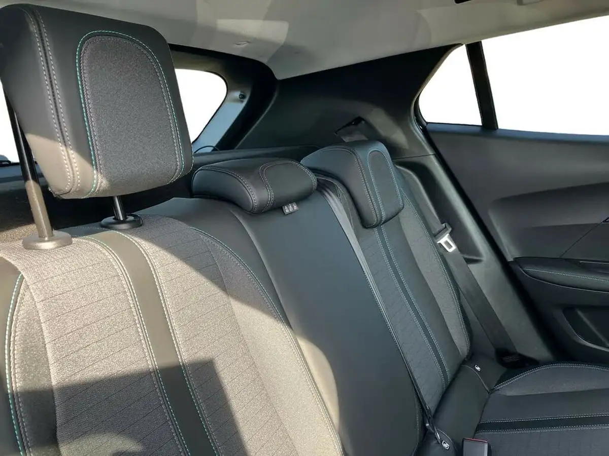 2022-peugeot-2008-suv-12-puretech-allure-premium-100bhp-big-18