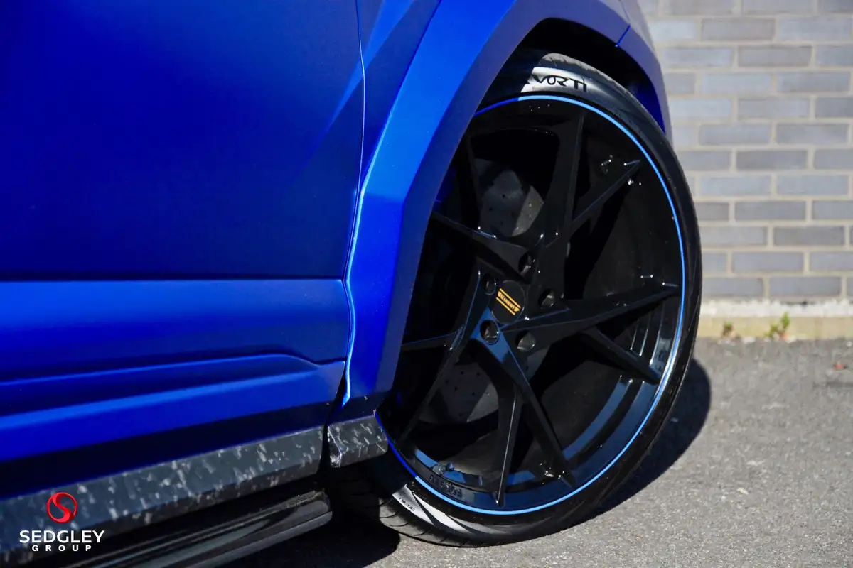 2022-lamborghini-urus-40-no-trim-big-23