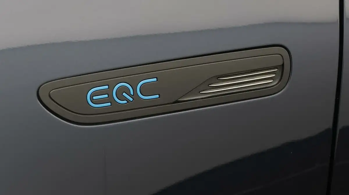 2022-mercedes-benz-eqc-e-eqc-400-amg-line-premium-plus-big-21