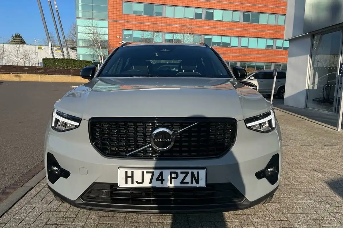 2024-volvo-xc40-20-b3-plus-big-11