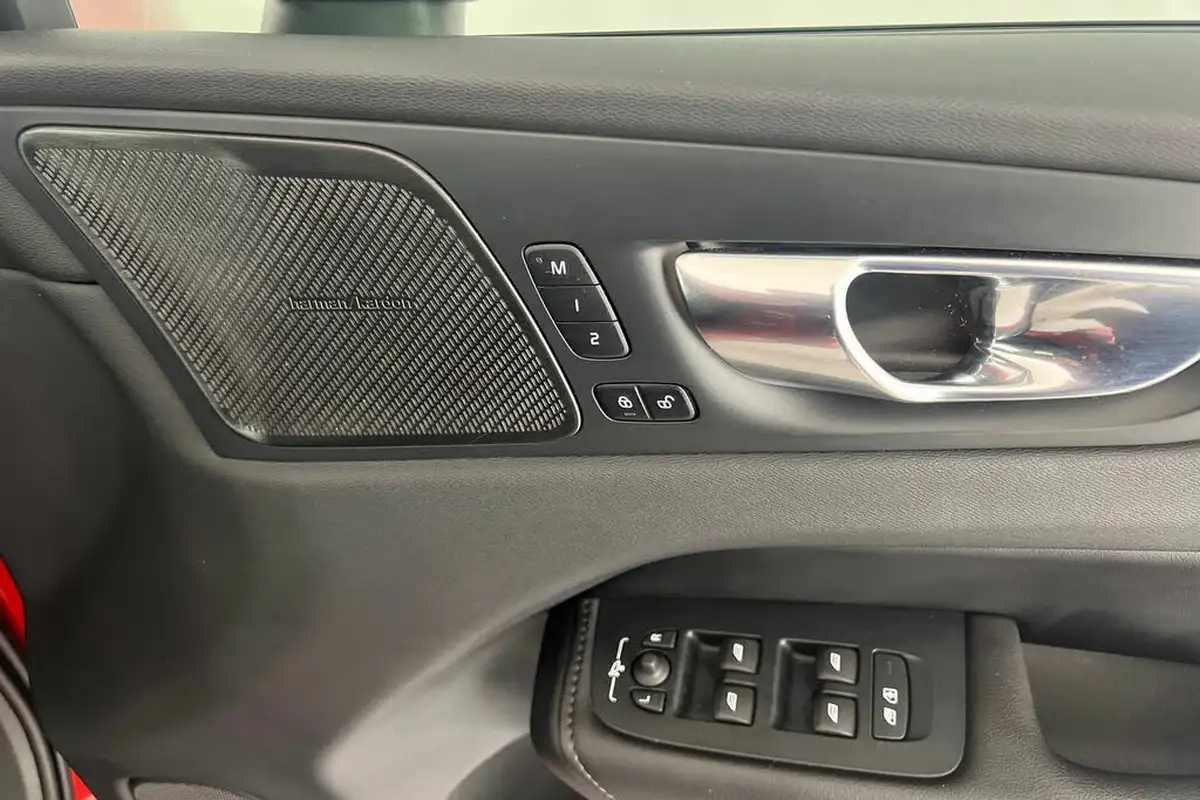 2022-volvo-xc60-20td-b4-plus-big-29
