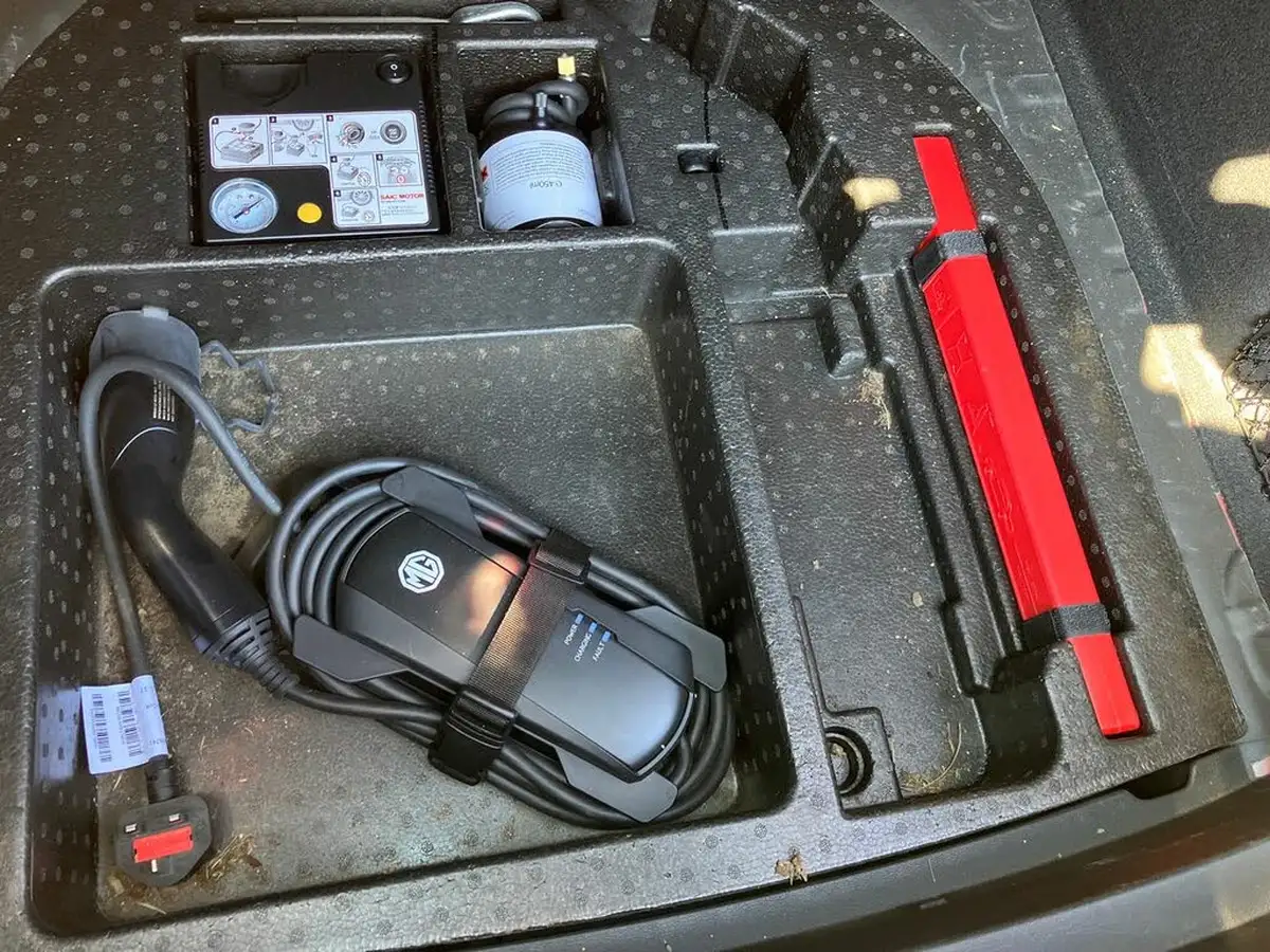 2022-mg-zs-suv-e-trophy-connect-ev-176ps-big-24