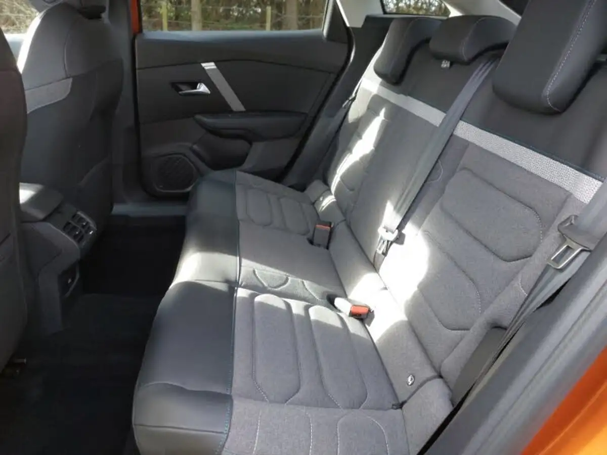 2022-citroen-c4-12-puretech-shine-130ps-big-5
