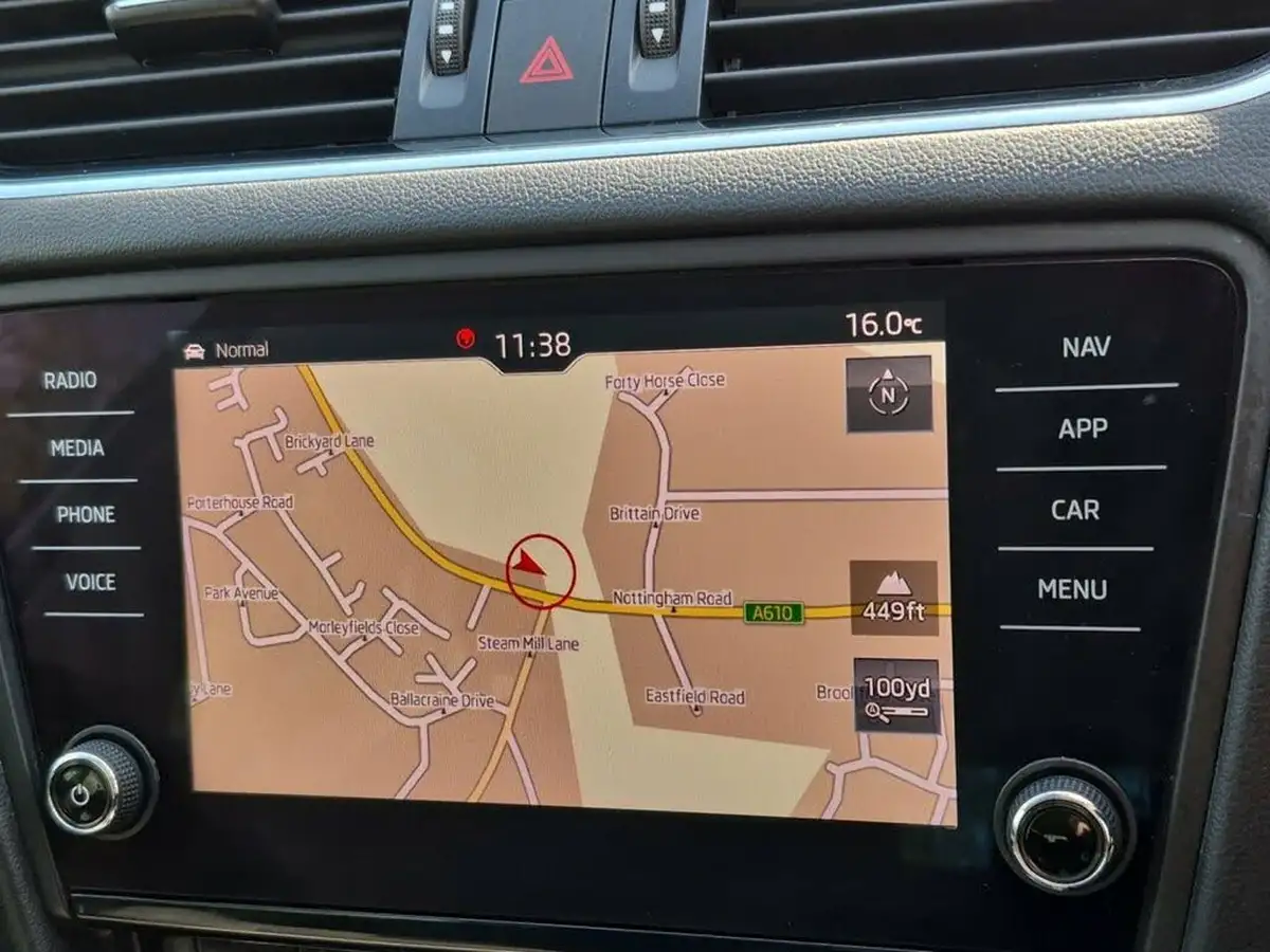 2019-skoda-octavia-16tdi-se-technology-estate-dsg-big-2