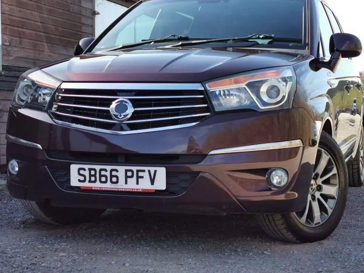 2017-kgm-ssangyong-turismo-22td-elx-big-57
