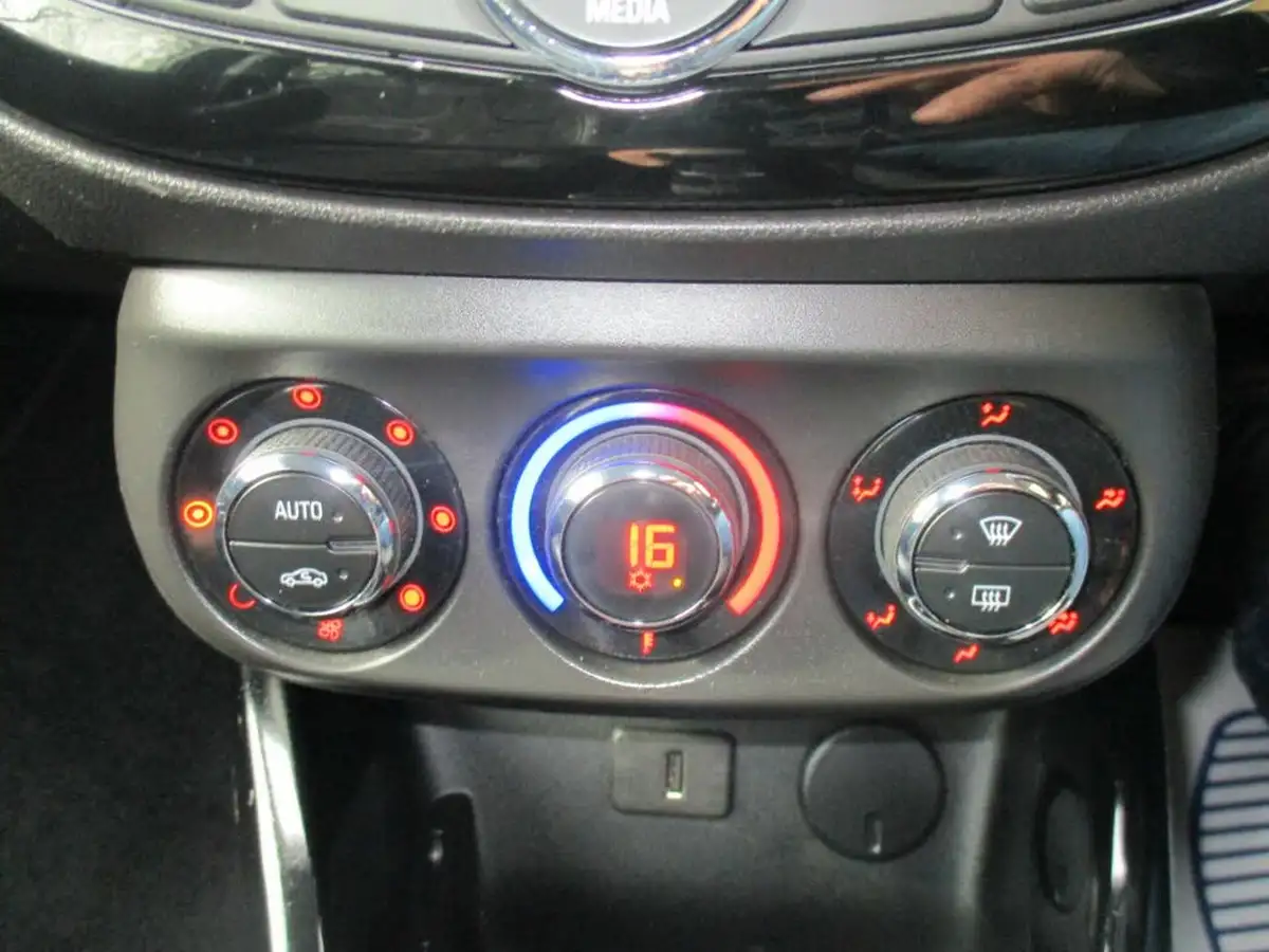 2016-vauxhall-adam-14i-vvt-16v-slam-100ps-big-17