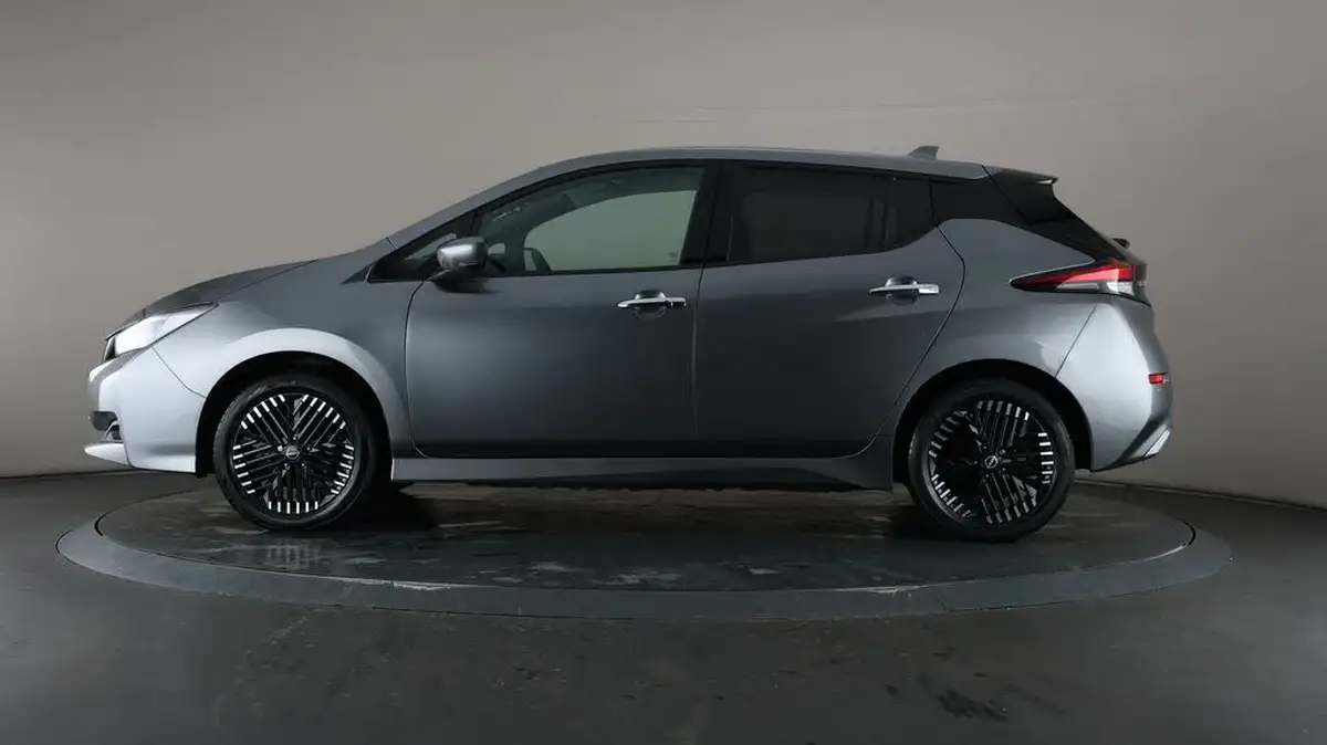 2022-nissan-leaf-e-e-tekna-59kwh-big-29
