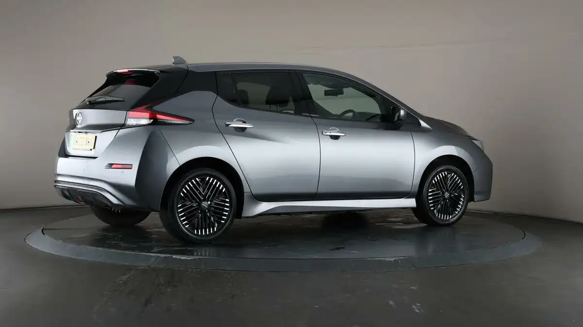 2022-nissan-leaf-e-e-tekna-59kwh-big-57