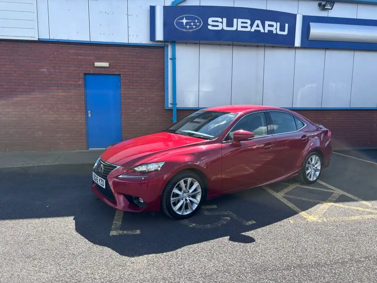 2015-lexus-is-300h-25-executive-edition-big-0
