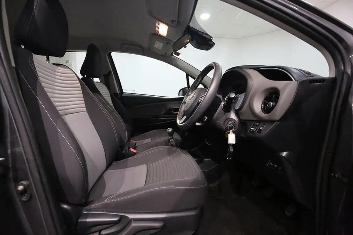 2019-toyota-yaris-15-vvt-i-icon-tech-111bhp-1496cc-big-16