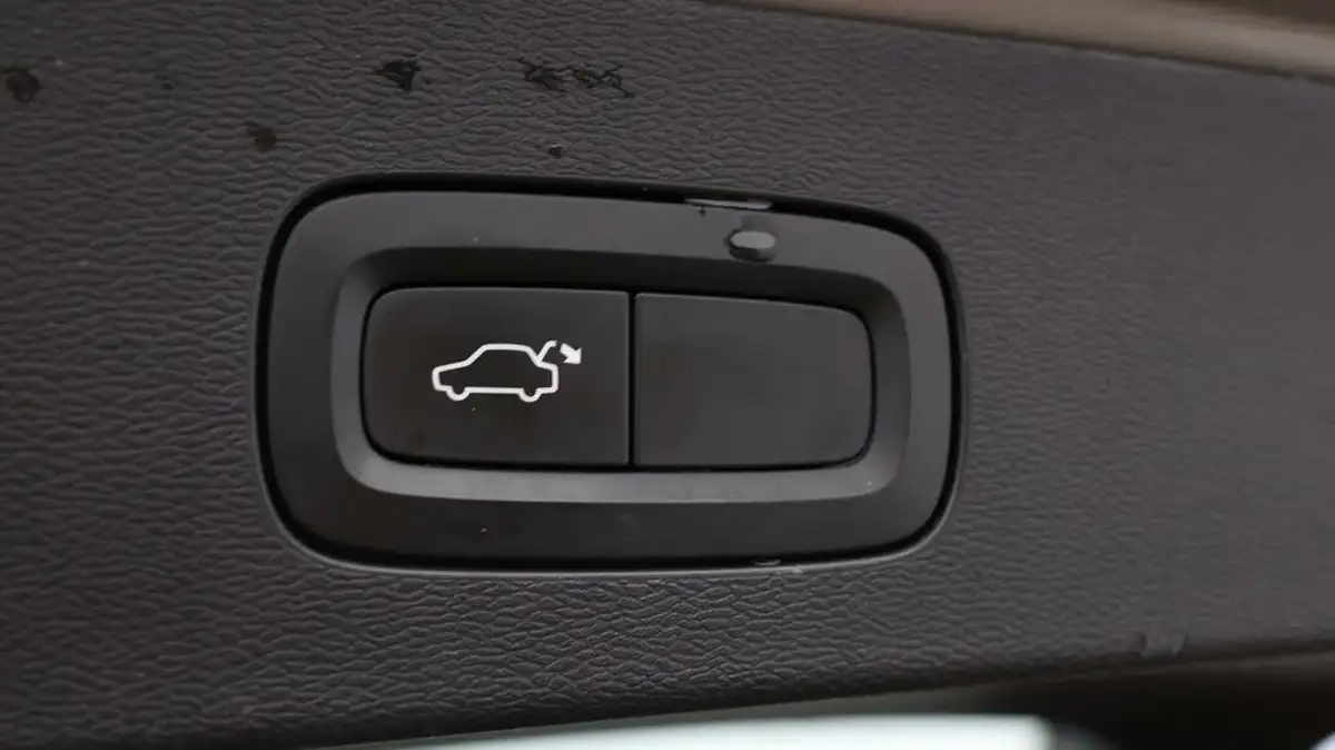2018-volvo-v60-20td-d3-momentum-geartronic-big-21