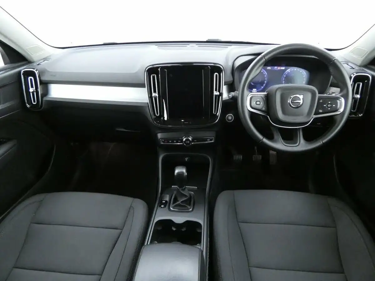 2021-volvo-xc40-15-t3-momentum-161bhp-big-15