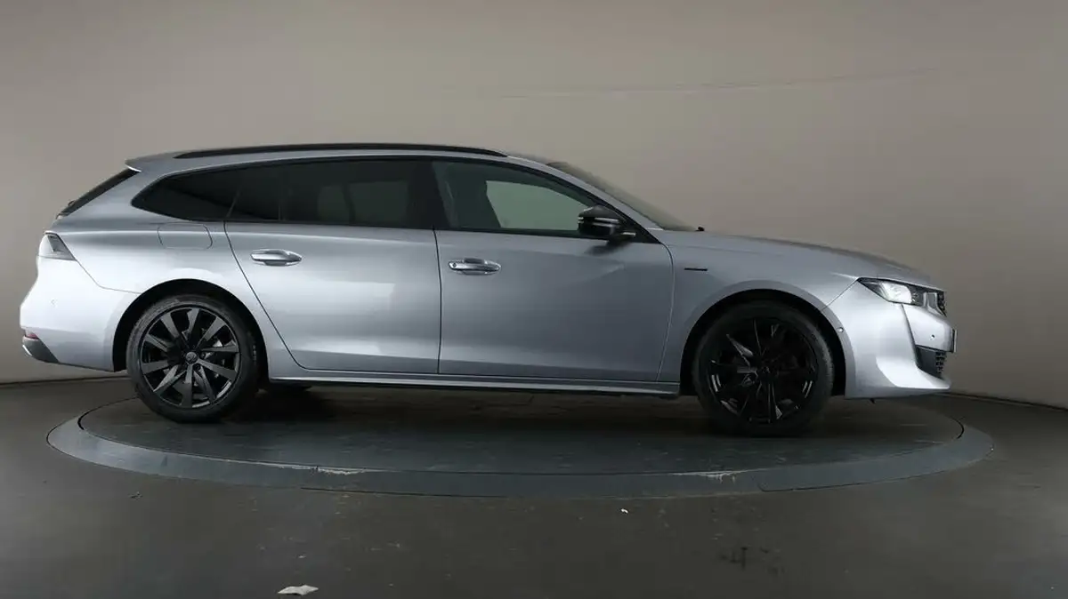 2021-peugeot-508-12-puretech-gt-big-8