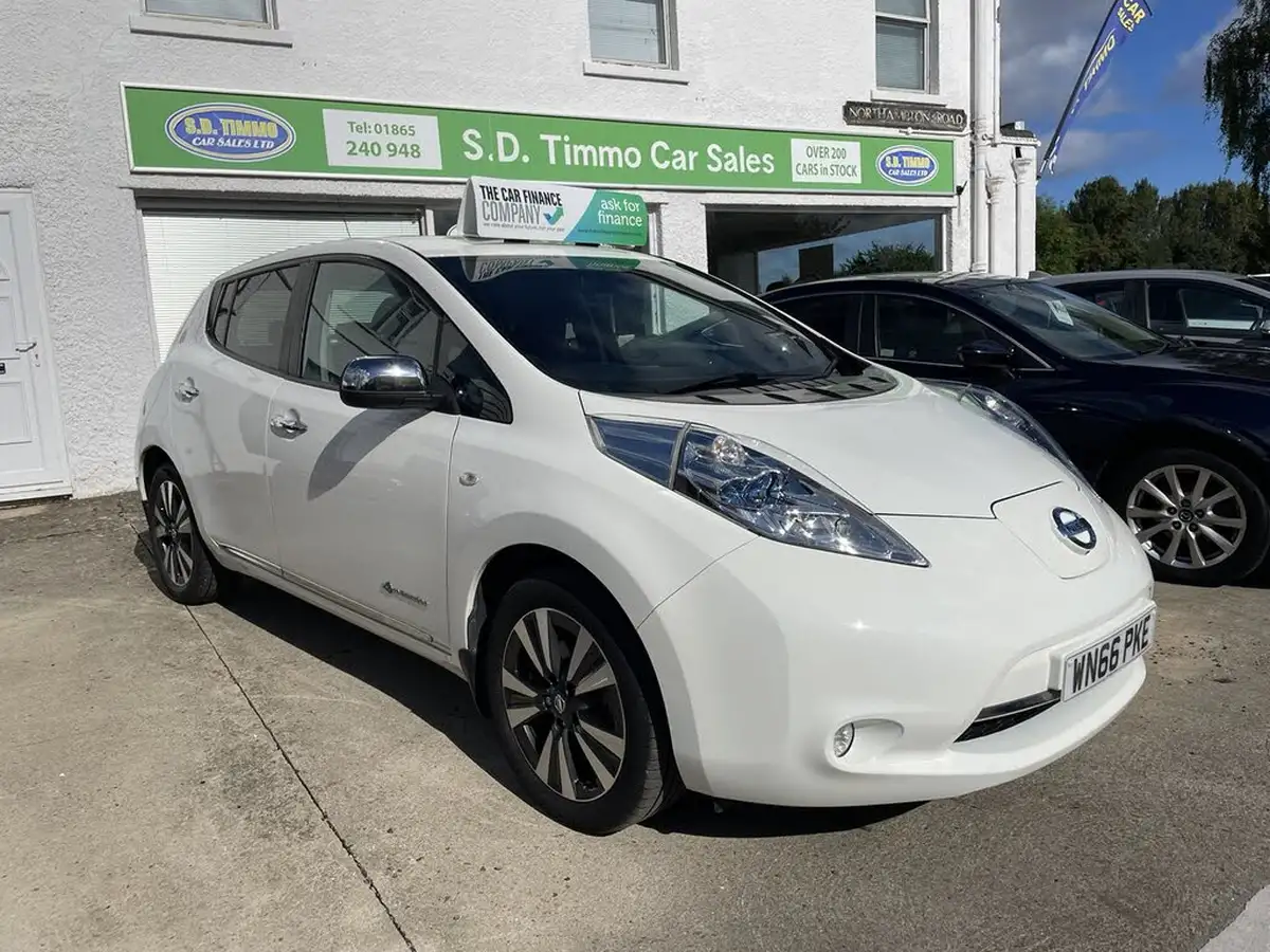 2016-nissan-leaf-e-tekna-30kwh-big-1