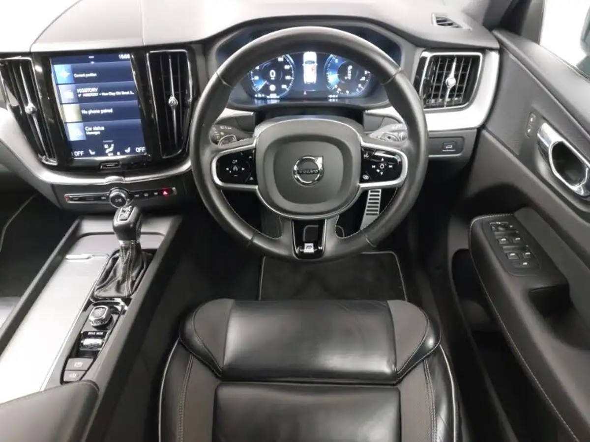 2019-volvo-xc60-20td-d4-r-design-geartronic-big-6