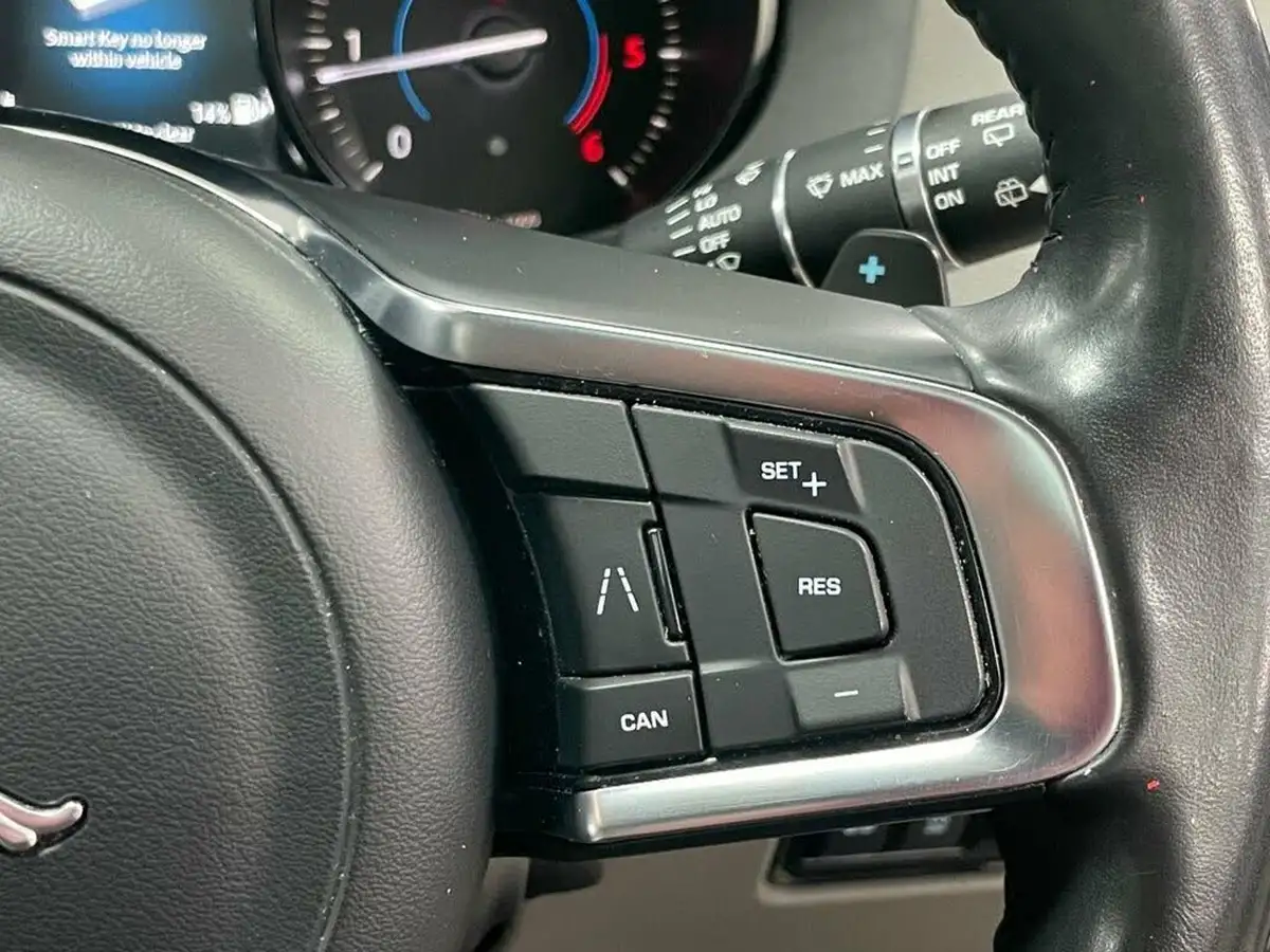 2020-jaguar-f-pace-20-i4d-portfolio-180ps-awd-auto-big-31