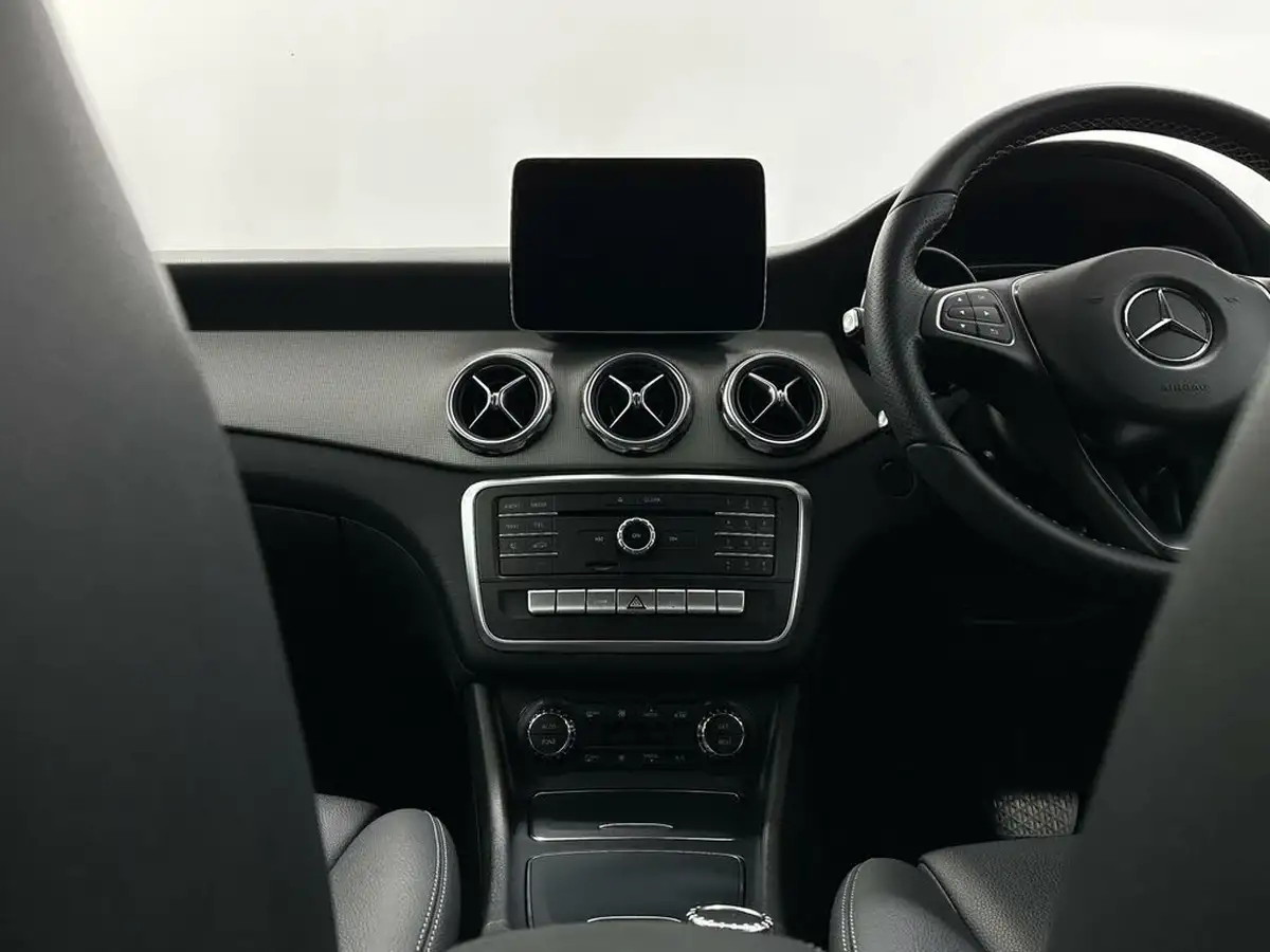 2017-mercedes-benz-gla-class-21d-gla-200d-sport-ss-7g-dct-big-18