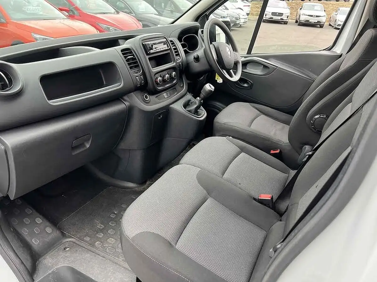 2021-renault-trafic-20dci-ll30-energy-120-business-panel-big-18