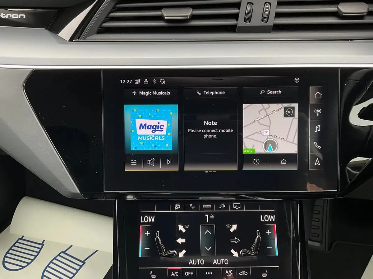 2022-audi-e-tron-55e-technik-station-wagon-big-18